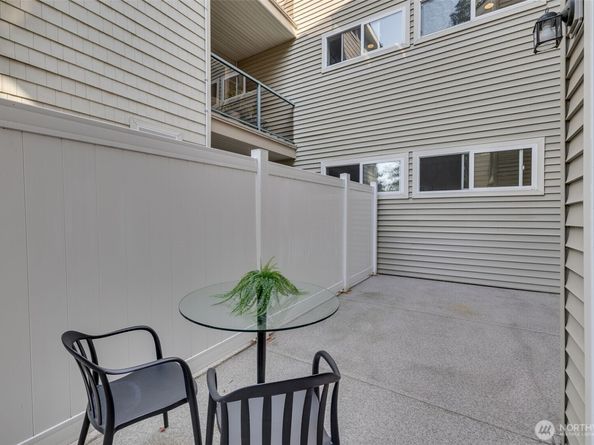 6831 NE 170th Street 103, Kenmore WA 98028