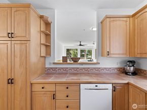 6831 NE 170th Street 103, Kenmore WA 98028