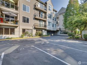 6831 NE 170th Street 103, Kenmore WA 98028