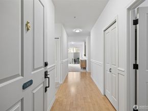 6831 NE 170th Street 103, Kenmore WA 98028