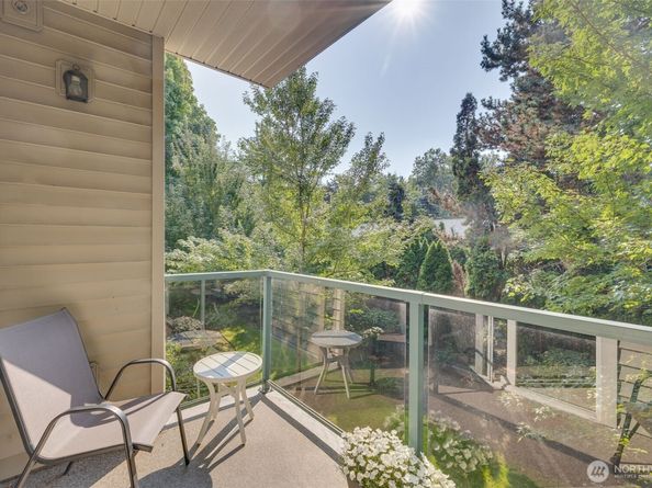 6831 NE 170th Street 103, Kenmore WA 98028