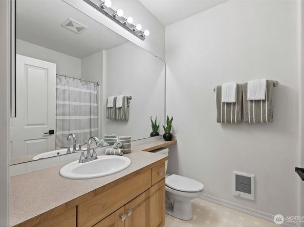 6831 NE 170th Street 103, Kenmore WA 98028