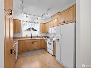 6831 NE 170th Street 103, Kenmore WA 98028
