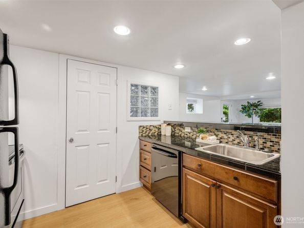 1222 6th Avenue N, Seattle WA 98109