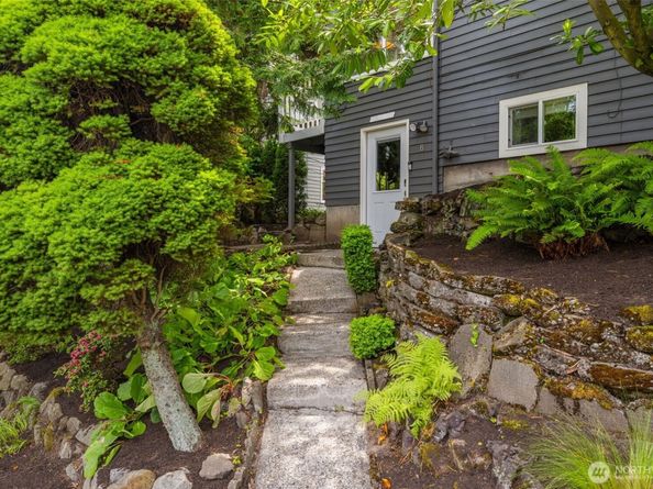 1222 6th Avenue N, Seattle WA 98109