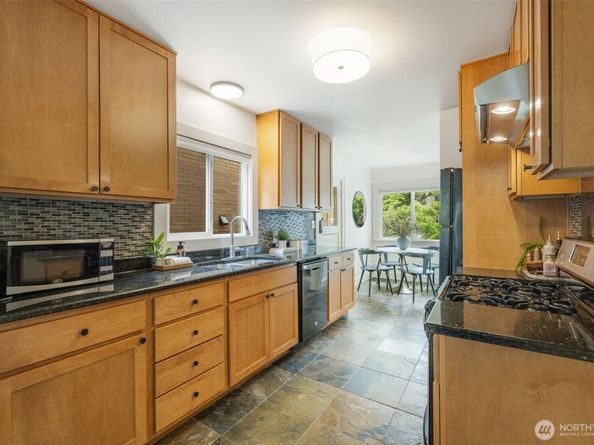 1222 6th Avenue N, Seattle WA 98109