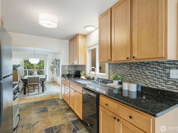 1222 6th Avenue N, Seattle WA 98109