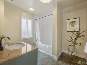 1222 6th Avenue N, Seattle WA 98109