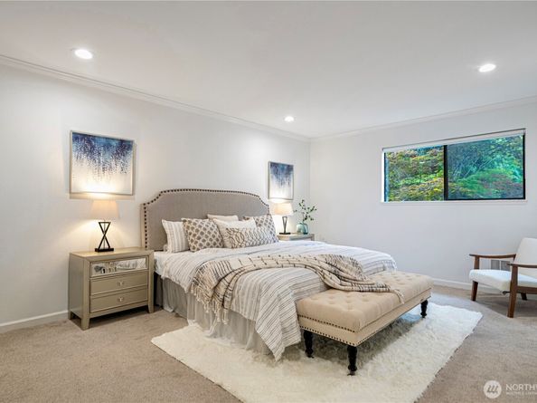 7930 SE 34th Street 401, Mercer Island WA 98040
