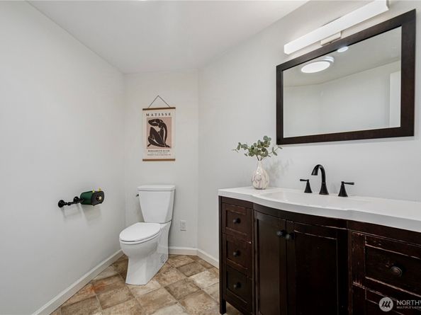 7930 SE 34th Street 401, Mercer Island WA 98040