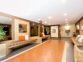 7930 SE 34th Street 401, Mercer Island WA 98040