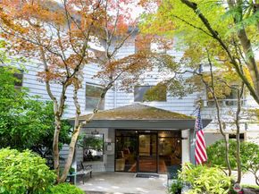7930 SE 34th Street 401, Mercer Island WA 98040