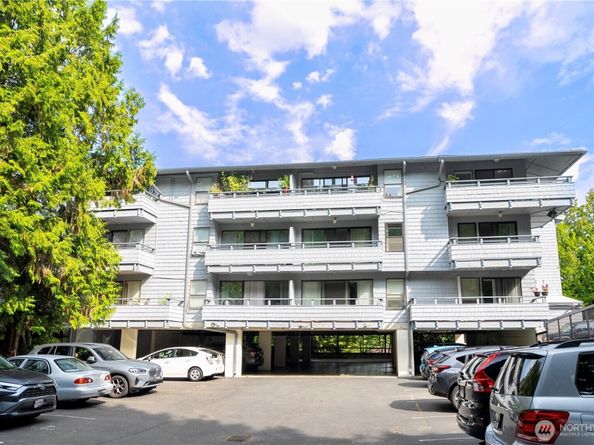 7930 SE 34th Street 401, Mercer Island WA 98040