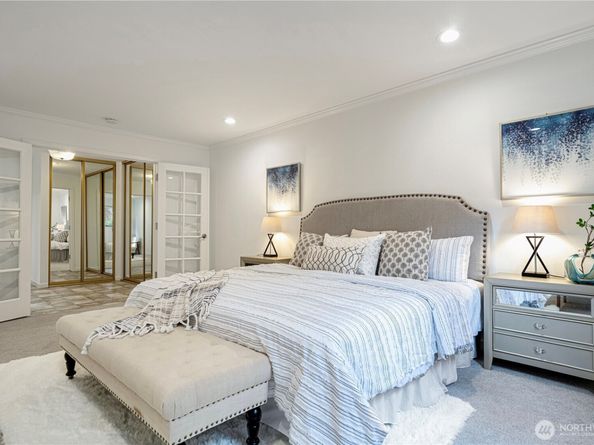 7930 SE 34th Street 401, Mercer Island WA 98040