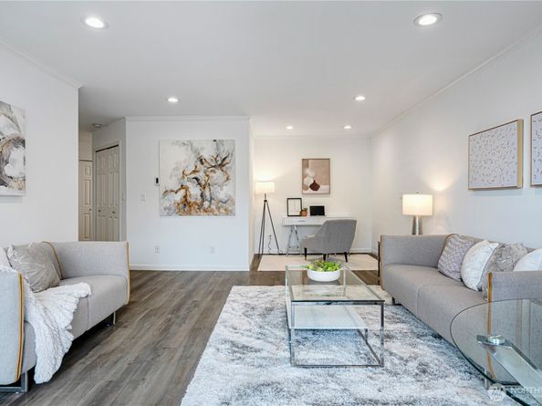 7930 SE 34th Street 401, Mercer Island WA 98040