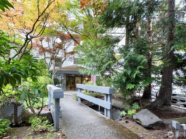 7930 SE 34th Street 401, Mercer Island WA 98040