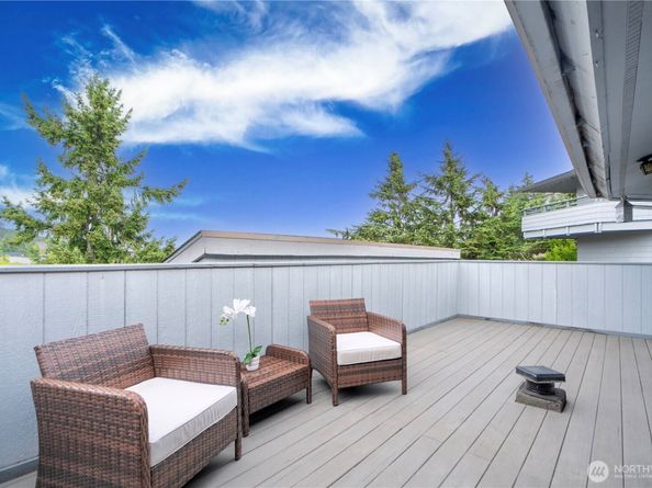 7930 SE 34th Street 401, Mercer Island WA 98040