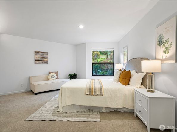 7930 SE 34th Street 401, Mercer Island WA 98040