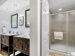 7930 SE 34th Street 401, Mercer Island WA 98040