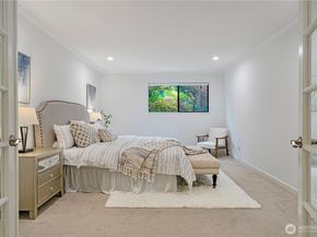 7930 SE 34th Street 401, Mercer Island WA 98040