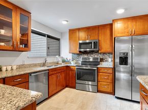 7930 SE 34th Street 401, Mercer Island WA 98040