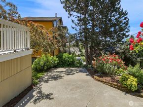 920 4th Avenue N, Seattle WA 98109