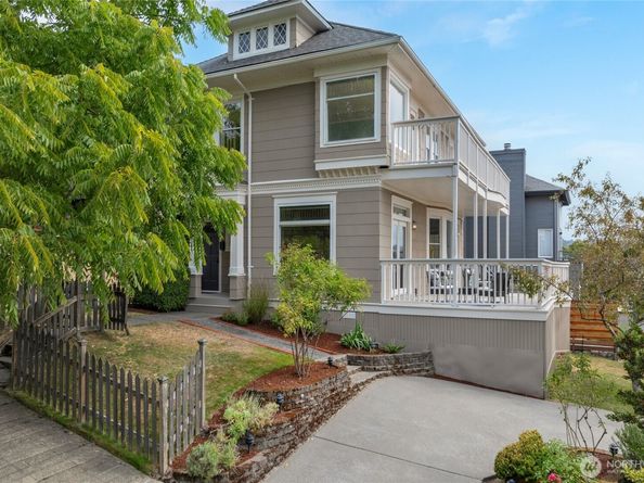 920 4th Avenue N, Seattle WA 98109