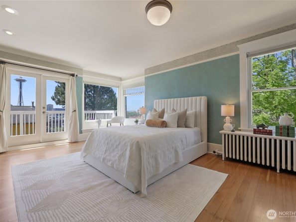 920 4th Avenue N, Seattle WA 98109