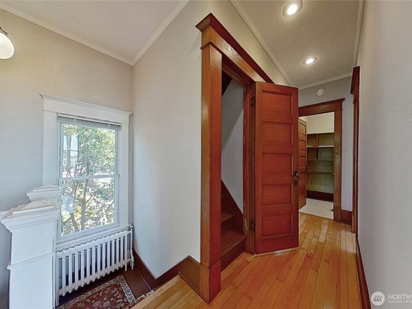 920 4th Avenue N, Seattle WA 98109