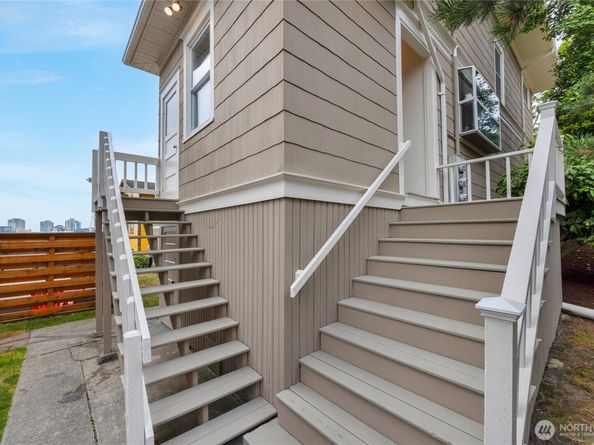 920 4th Avenue N, Seattle WA 98109