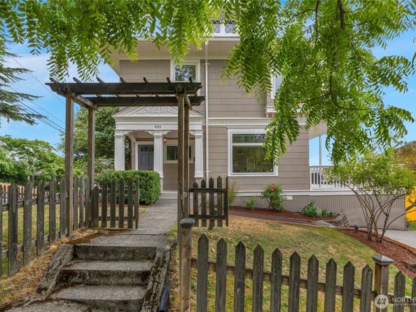 920 4th Avenue N, Seattle WA 98109