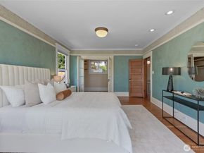 920 4th Avenue N, Seattle WA 98109