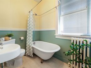 920 4th Avenue N, Seattle WA 98109