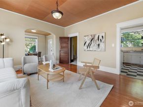 920 4th Avenue N, Seattle WA 98109