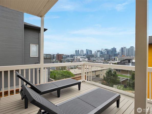 920 4th Avenue N, Seattle WA 98109