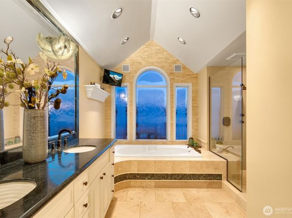 3671 E Lake Sammamish Parkway NE, Sammamish WA 98074