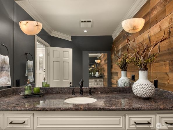 3671 E Lake Sammamish Parkway NE, Sammamish WA 98074