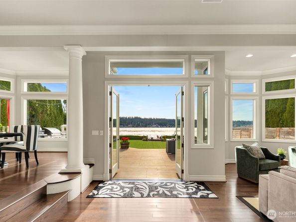 3671 E Lake Sammamish Parkway NE, Sammamish WA 98074