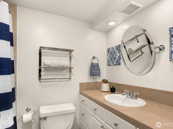3671 E Lake Sammamish Parkway NE, Sammamish WA 98074