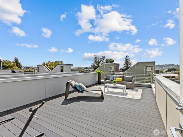 2416 NW 61st St B, Seattle WA 98107