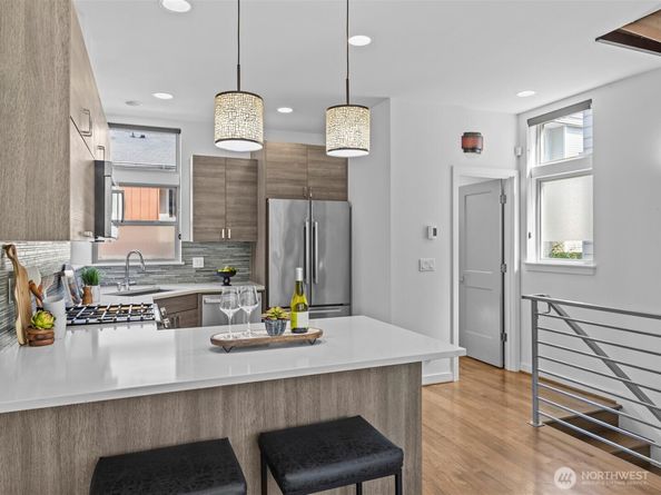 2416 NW 61st St B, Seattle WA 98107