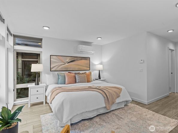 2416 NW 61st St B, Seattle WA 98107