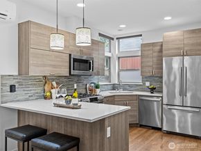 2416 NW 61st St B, Seattle WA 98107