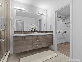 2416 NW 61st St B, Seattle WA 98107