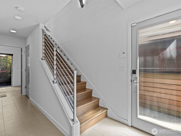 2416 NW 61st St B, Seattle WA 98107