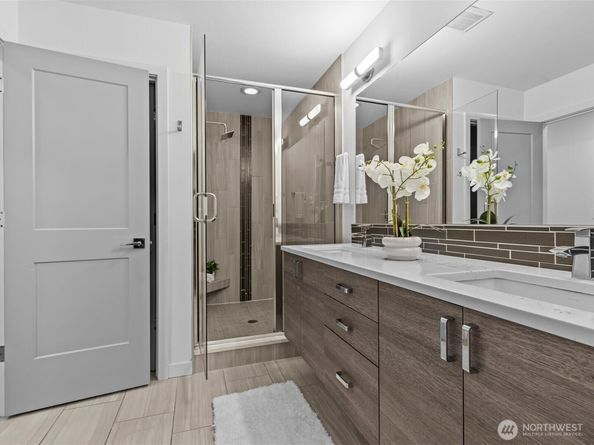 2416 NW 61st St B, Seattle WA 98107
