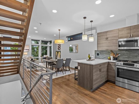 2416 NW 61st St B, Seattle WA 98107