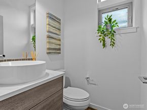 2416 NW 61st St B, Seattle WA 98107