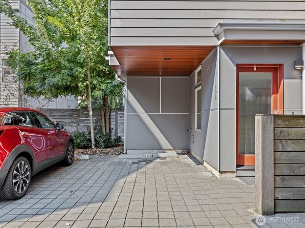 2416 NW 61st St B, Seattle WA 98107