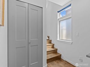 2416 NW 61st St B, Seattle WA 98107